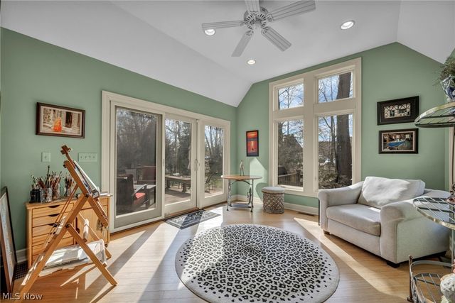 9 Westfield Lane, Rocky River, OH 44116