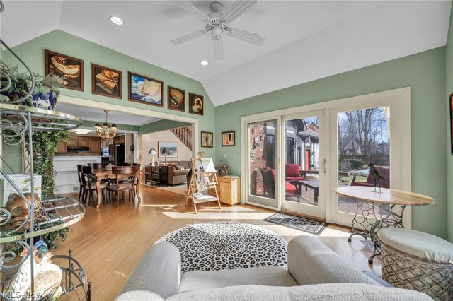 9 Westfield Lane, Rocky River, OH 44116