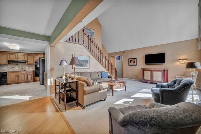 9 Westfield Lane, Rocky River, OH 44116