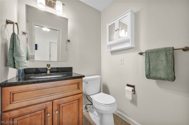 9 Westfield Lane, Rocky River, OH 44116