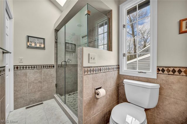 9 Westfield Lane, Rocky River, OH 44116