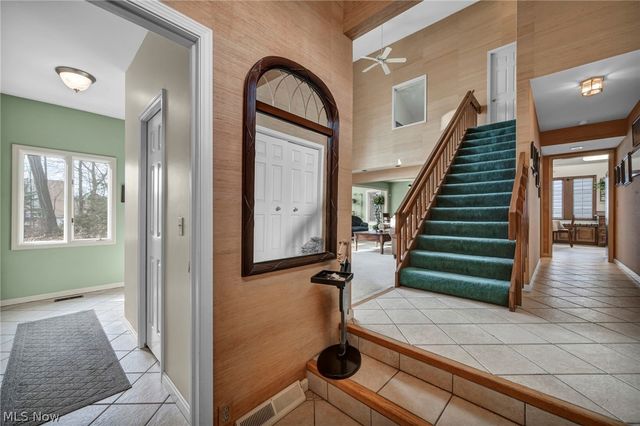 9 Westfield Lane, Rocky River, OH 44116