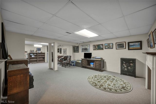 9 Westfield Lane, Rocky River, OH 44116