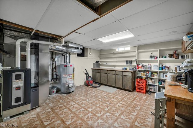 9 Westfield Lane, Rocky River, OH 44116