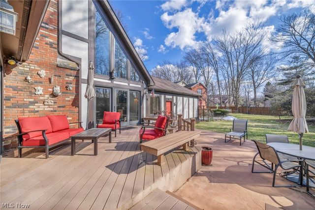 9 Westfield Lane, Rocky River, OH 44116