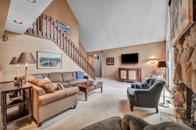 9 Westfield Lane, Rocky River, OH 44116