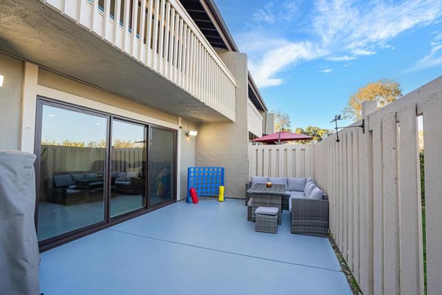 4718 Amberwood Ct, Carlsbad, CA 92008