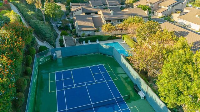4718 Amberwood Ct, Carlsbad, CA 92008