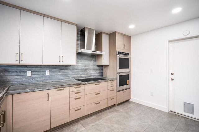 4718 Amberwood Ct, Carlsbad, CA 92008