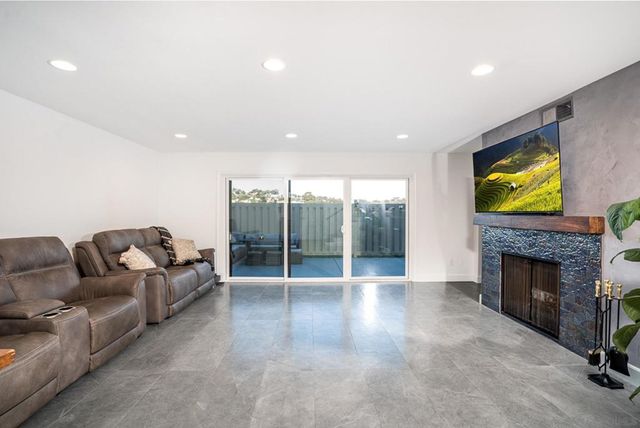 4718 Amberwood Ct, Carlsbad, CA 92008