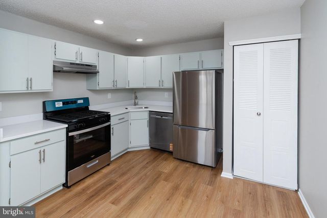 69 FISHER DR, Franklin Park, NJ 08823