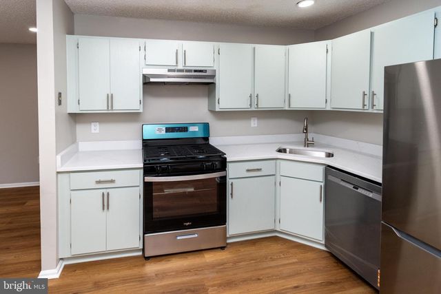 69 FISHER DR, Franklin Park, NJ 08823