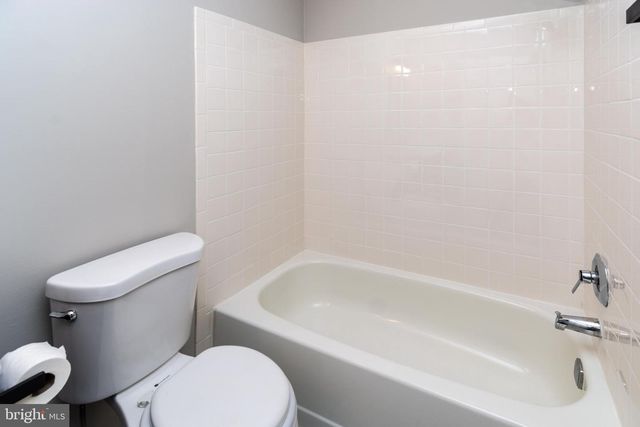 69 FISHER DR, Franklin Park, NJ 08823