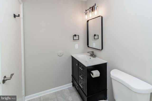 69 FISHER DR, Franklin Park, NJ 08823