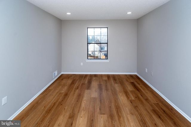 69 FISHER DR, Franklin Park, NJ 08823