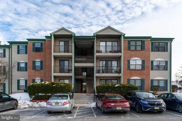 69 FISHER DR, Franklin Park, NJ 08823