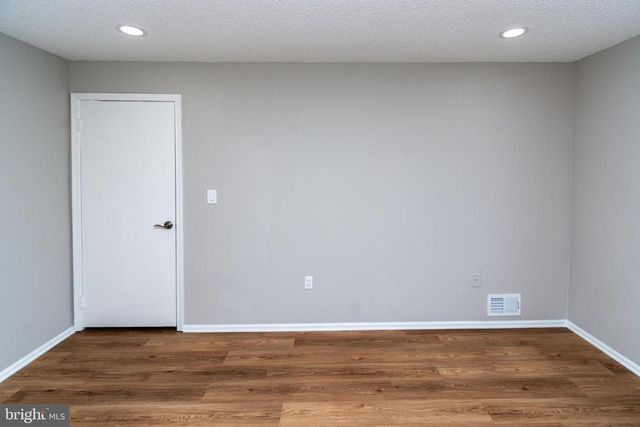 69 FISHER DR, Franklin Park, NJ 08823