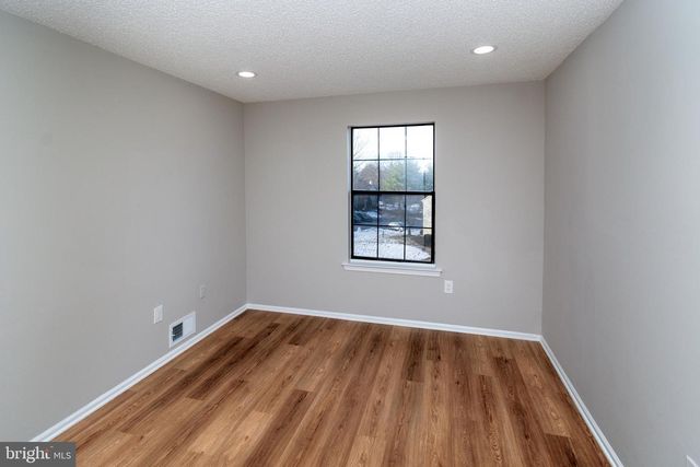 69 FISHER DR, Franklin Park, NJ 08823