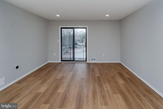 69 FISHER DR, Franklin Park, NJ 08823