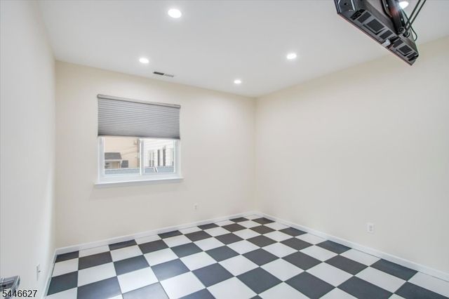 825 Riverside Ave B202, Lyndhurst Twp., NJ 07071