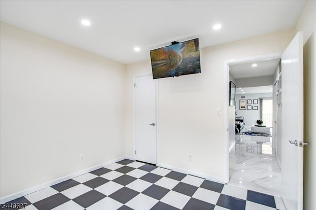 825 Riverside Ave B202, Lyndhurst Twp., NJ 07071