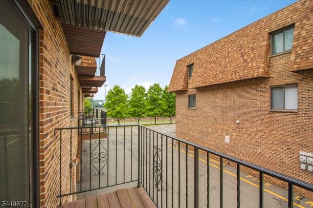 825 Riverside Ave B202, Lyndhurst Twp., NJ 07071