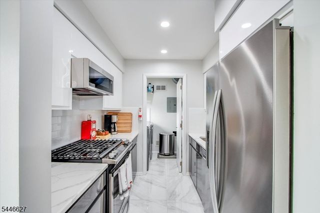 825 Riverside Ave B202, Lyndhurst Twp., NJ 07071