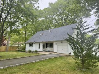 11 Roberts Road E, Shirley, NY 11967