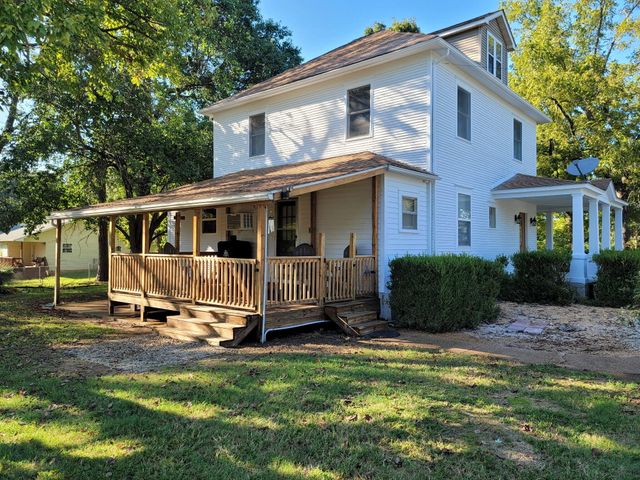 2204 Gleghorn Street, West Plains, MO 65775