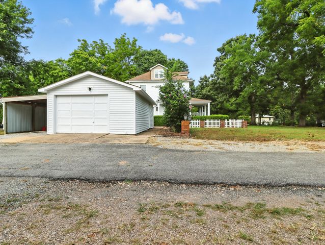 2204 Gleghorn Street, West Plains, MO 65775