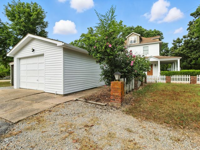 2204 Gleghorn Street, West Plains, MO 65775