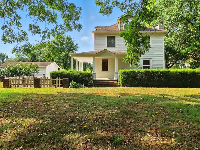 2204 Gleghorn Street, West Plains, MO 65775