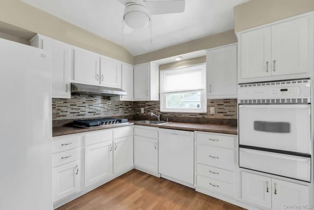 130 Matthews Road, Oakdale, NY 11769