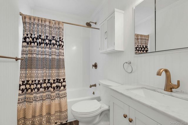 130 Matthews Road, Oakdale, NY 11769