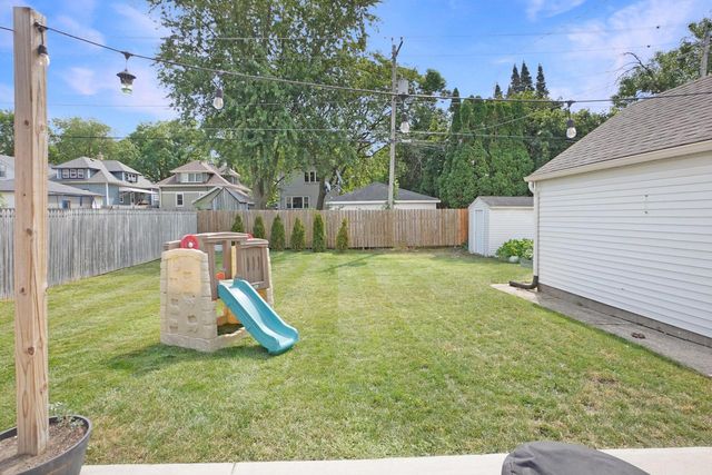 1964 S 91st STREET, West Allis, WI 53227