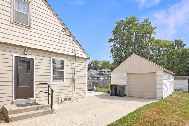 1964 S 91st STREET, West Allis, WI 53227