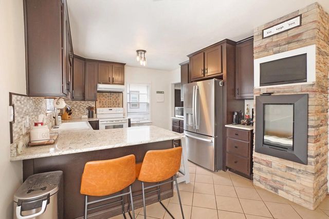 1964 S 91st STREET, West Allis, WI 53227
