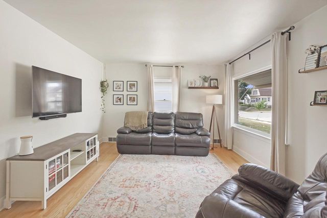 1964 S 91st STREET, West Allis, WI 53227