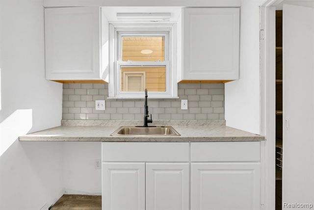 6235 Rosemont Avenue, Detroit, MI 48228