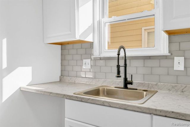 6235 Rosemont Avenue, Detroit, MI 48228