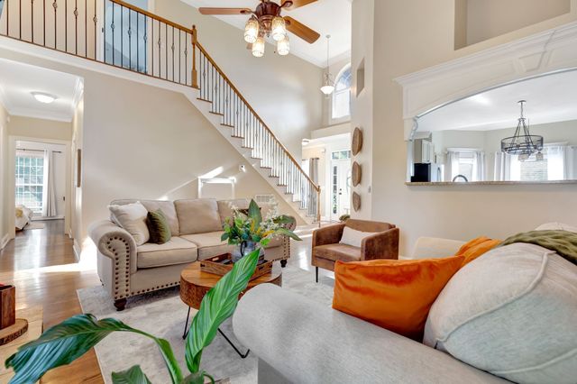 902 Rushmore Dr, Murfreesboro, TN 37129