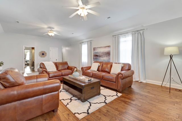 902 Rushmore Dr, Murfreesboro, TN 37129