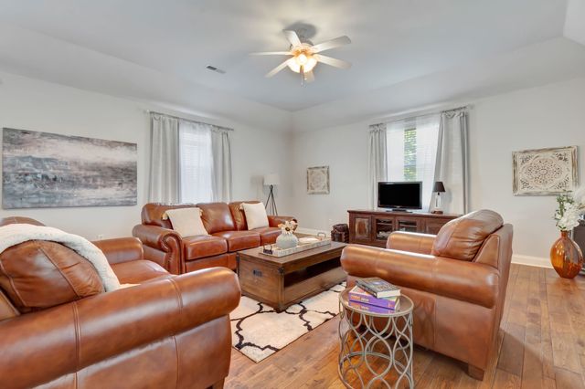 902 Rushmore Dr, Murfreesboro, TN 37129