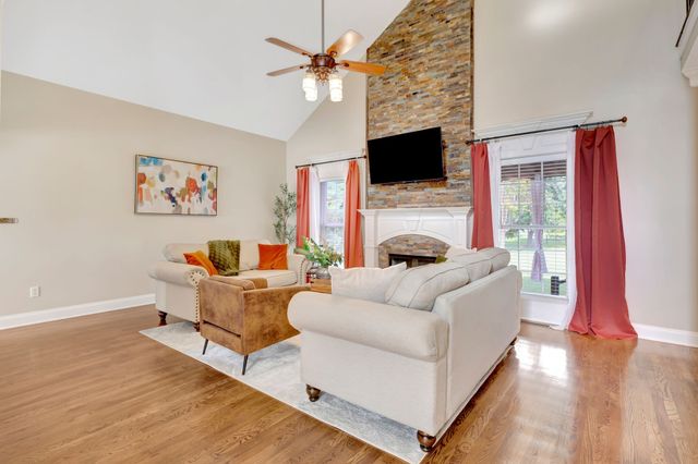 902 Rushmore Dr, Murfreesboro, TN 37129