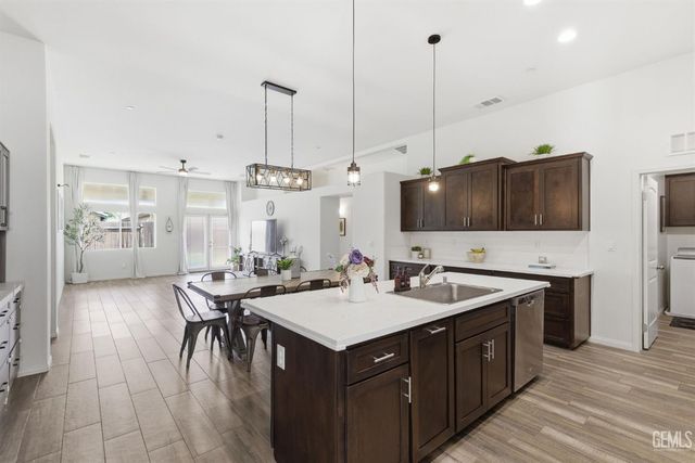 6008 Luckman Drive, Bakersfield, CA 93311