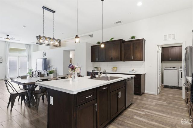 6008 Luckman Drive, Bakersfield, CA 93311