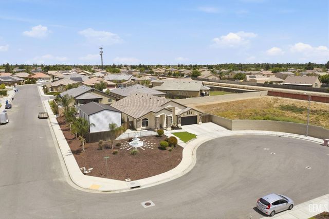 6008 Luckman Drive, Bakersfield, CA 93311