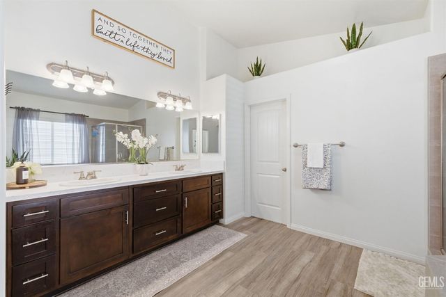 6008 Luckman Drive, Bakersfield, CA 93311
