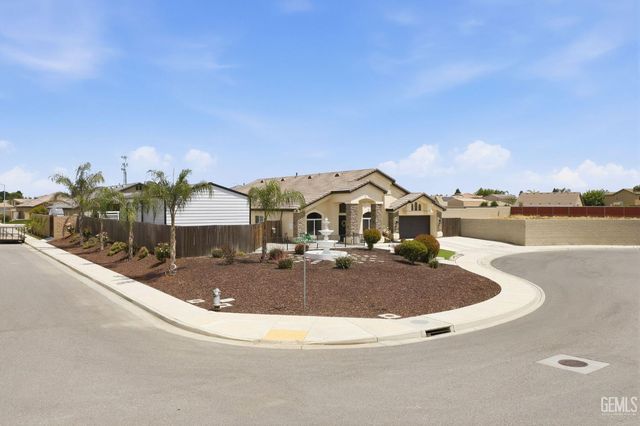 6008 Luckman Drive, Bakersfield, CA 93311