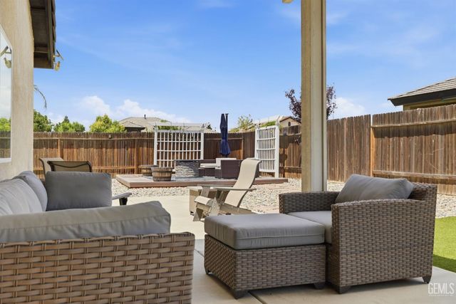 6008 Luckman Drive, Bakersfield, CA 93311